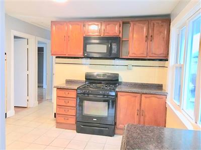 5 bed, 2 bath apartment for rent at 52 Woods Ave Unit 2, West Somerville — photo 4 of 27