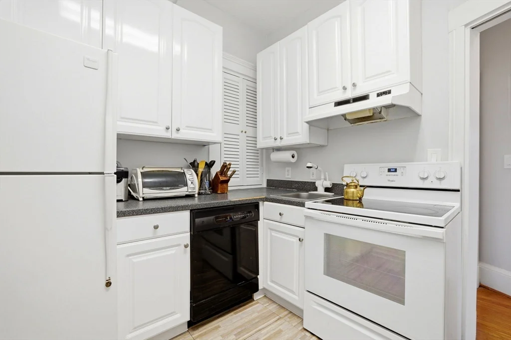 1 bed, 1 bath apartment for rent at 520 Beacon St Unit 2F, Fenway — photo 6 of 18