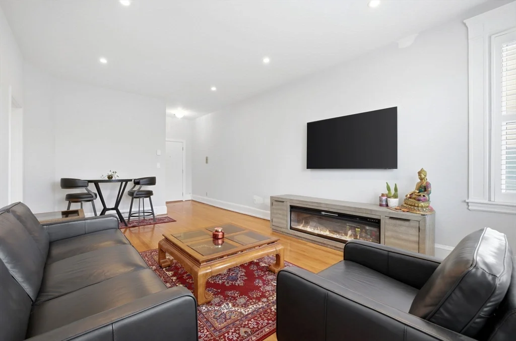 1 bed, 1 bath apartment for rent at 520 Beacon St Unit 2F, Fenway — photo 3 of 18