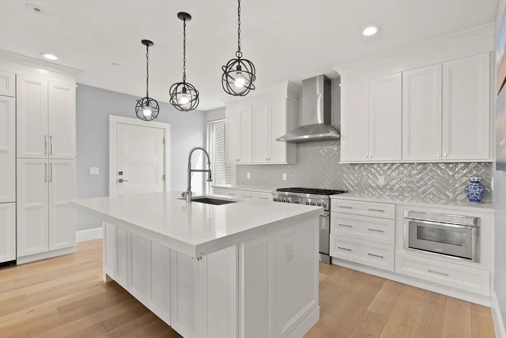 2 bed, 2 bath apartment for rent at 520 Dorchester Ave Unit 3R, South Boston — photo 2 of 31