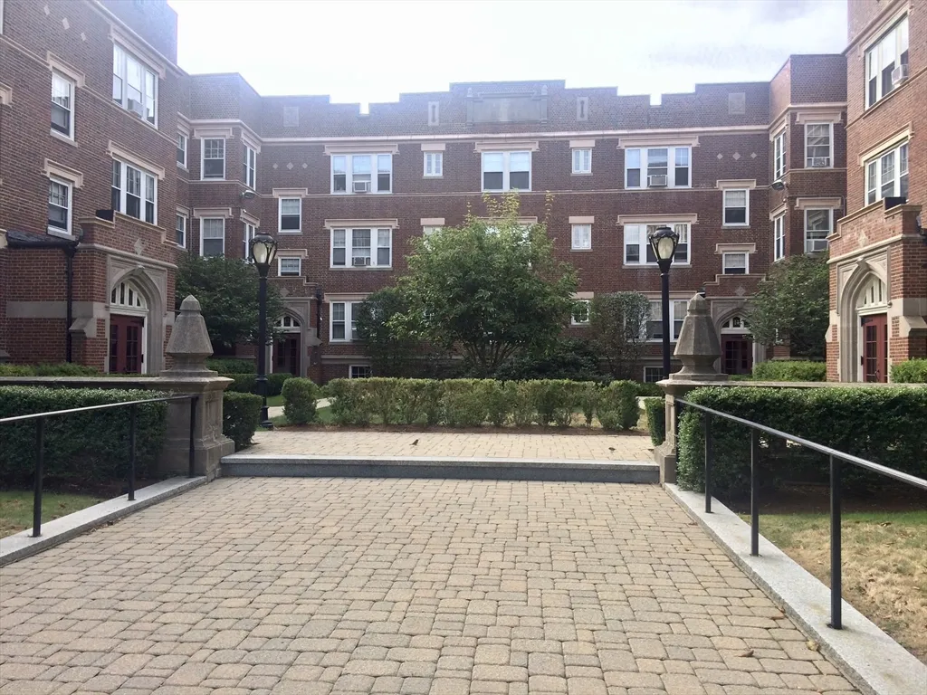 1 bed, 1 bath apartment for rent at 520 High Unit 16, West Medford