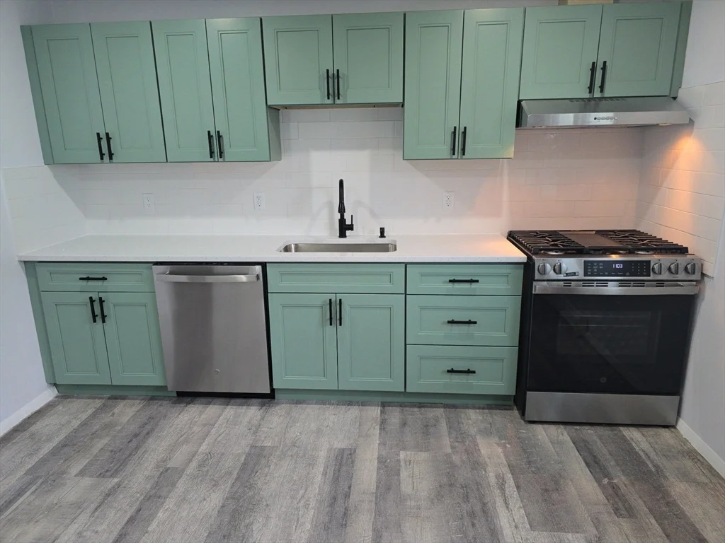 3 bed, 1 bath apartment for rent at 520 June St Unit 6, Fall River — photo 3 of 22