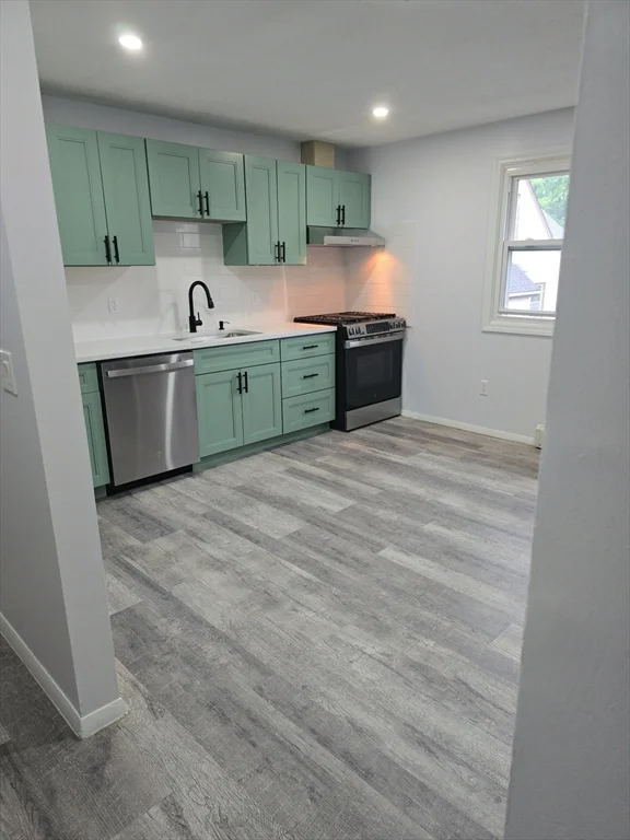 3 bed, 1 bath apartment for rent at 520 June St Unit 6, Fall River — photo 2 of 22