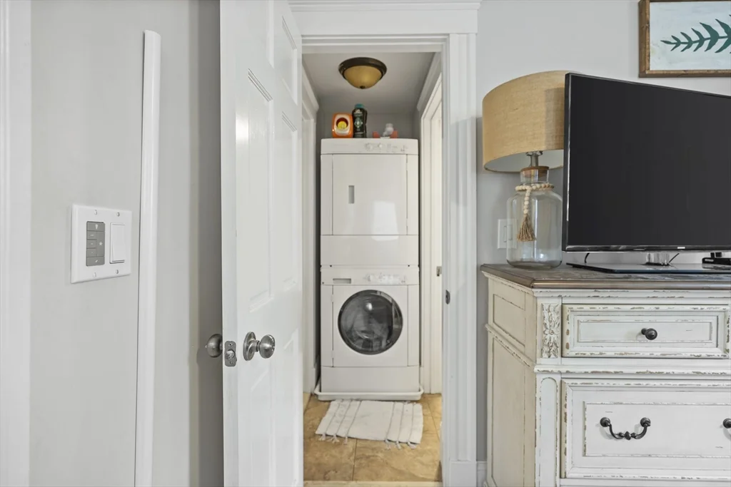 2 bed, 1 bath apartment for rent at 521 E 5th St Unit 1, South Boston — photo 7 of 12