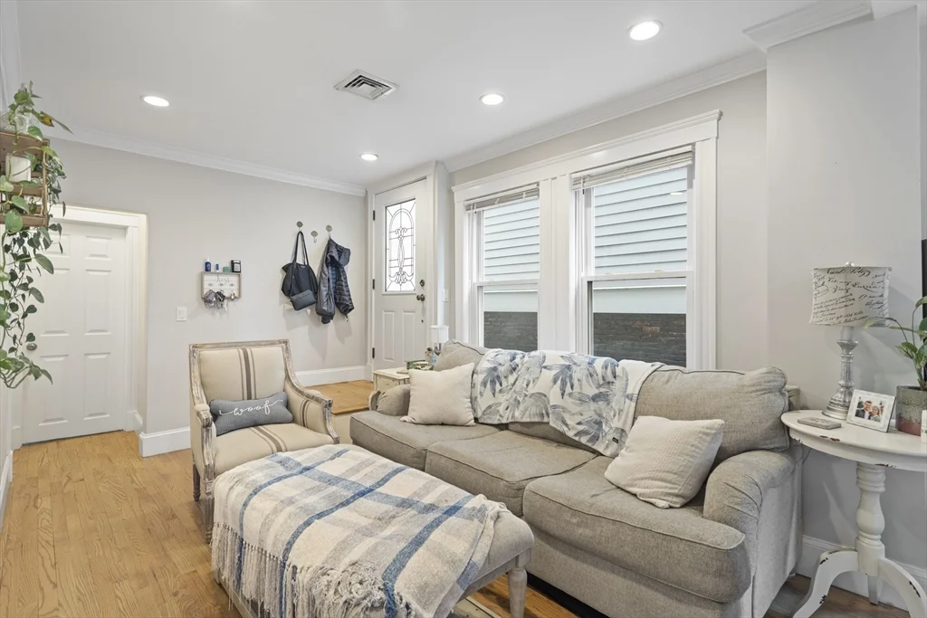 2 bed, 1 bath apartment for rent at 521 E 5th St Unit 1, South Boston — photo 2 of 12