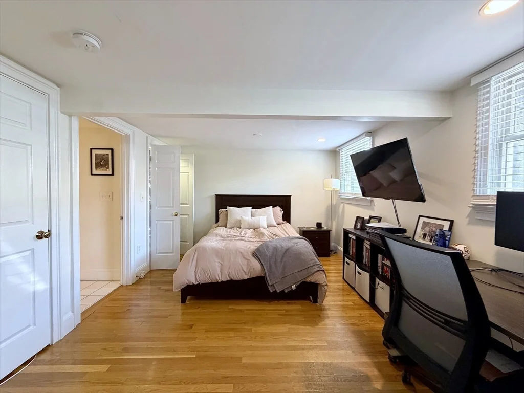 3 bed, 3 bath apartment for rent at 521 East 2nd St Unit 1, South Boston — photo 6 of 7