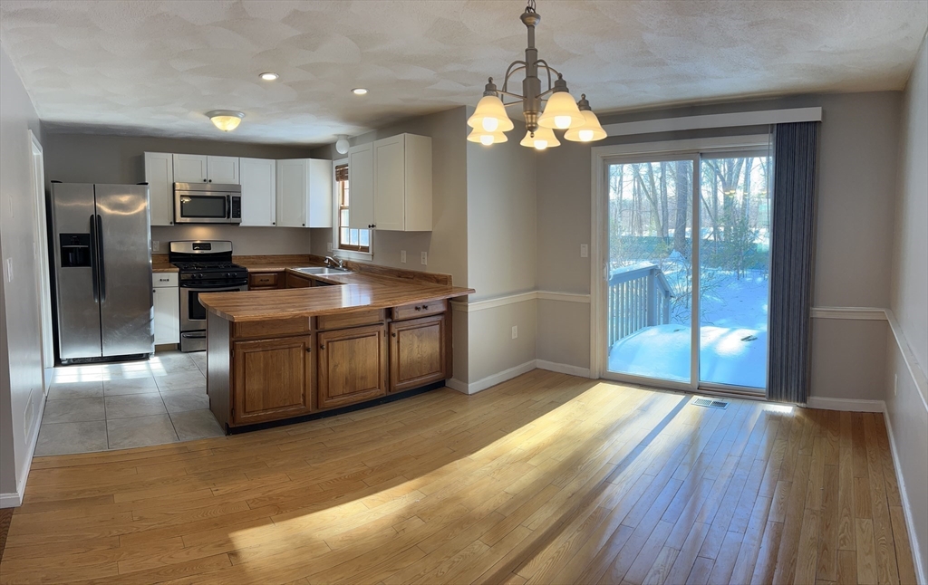 2 bed, 1 bath apartment for rent at 521 Wellman Ave Unit 521, Chelmsford — photo 6 of 11