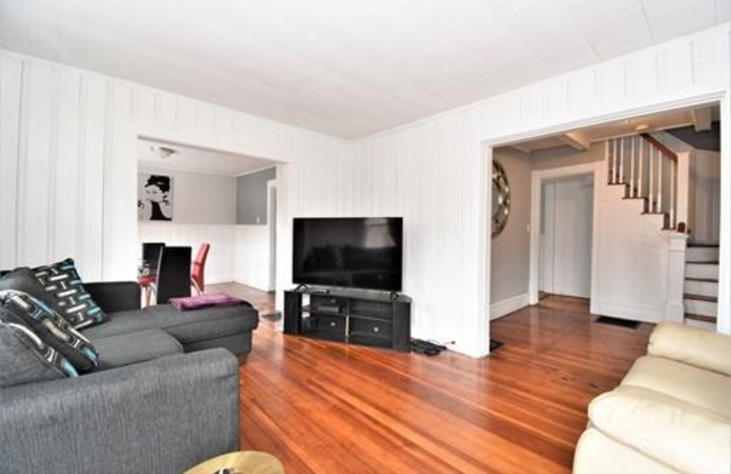 3 bed, 2 bath apartment for rent at 522 Broadway Unit House, Linden — photo 1 of 8