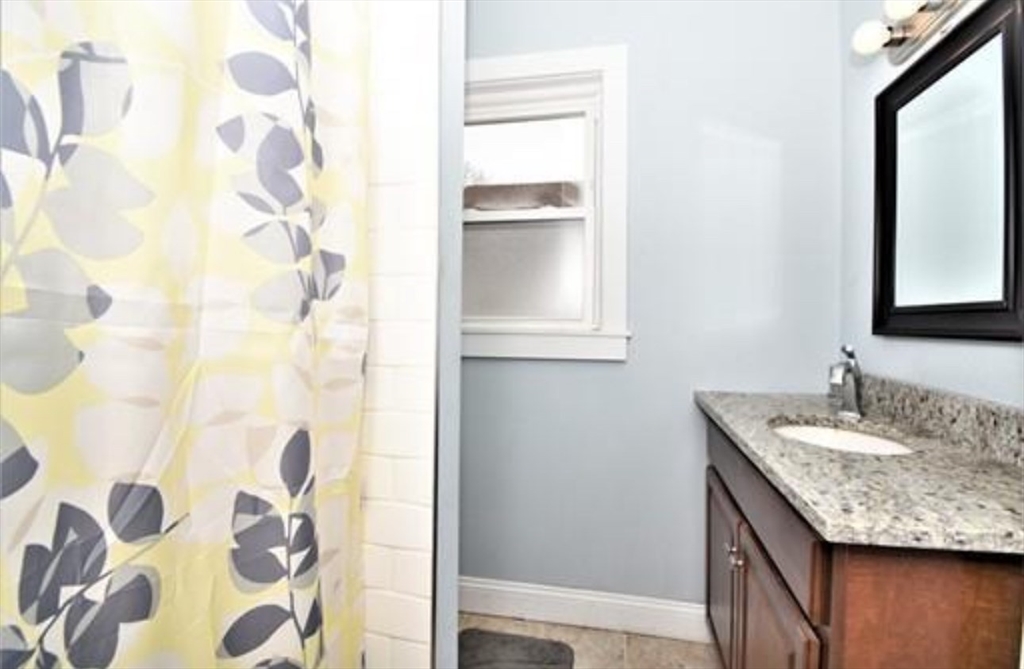 3 bed, 2 bath apartment for rent at 522 Broadway Unit House, Linden — photo 4 of 8