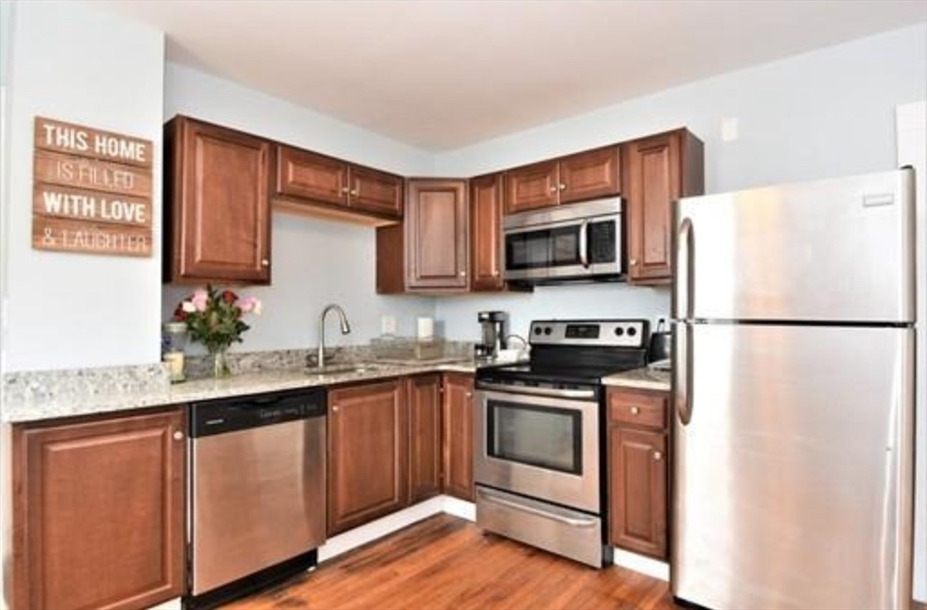 3 bed, 2 bath apartment for rent at 522 Broadway Unit House, Linden — photo 3 of 8