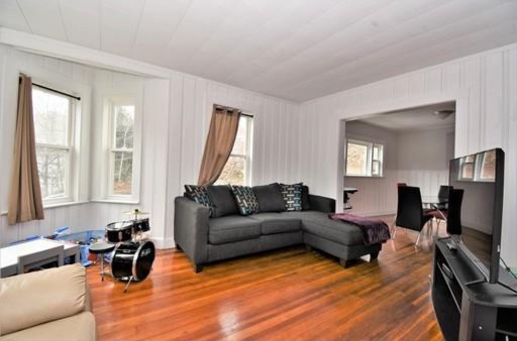 3 bed, 2 bath apartment for rent at 522 Broadway Unit House, Linden — photo 2 of 8