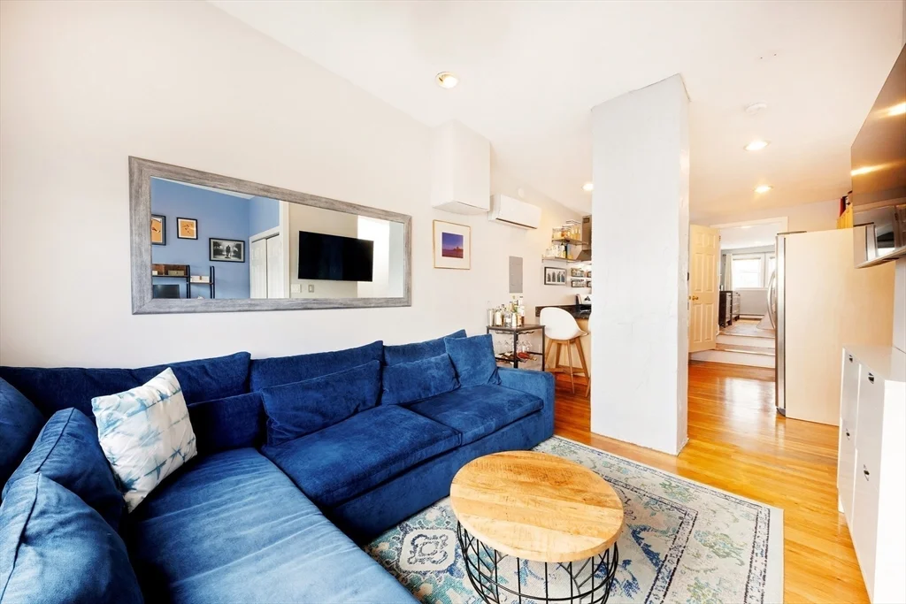 1 bed, 1 bath apartment for rent at 522 E 8 Unit 3, South Boston — photo 4 of 20