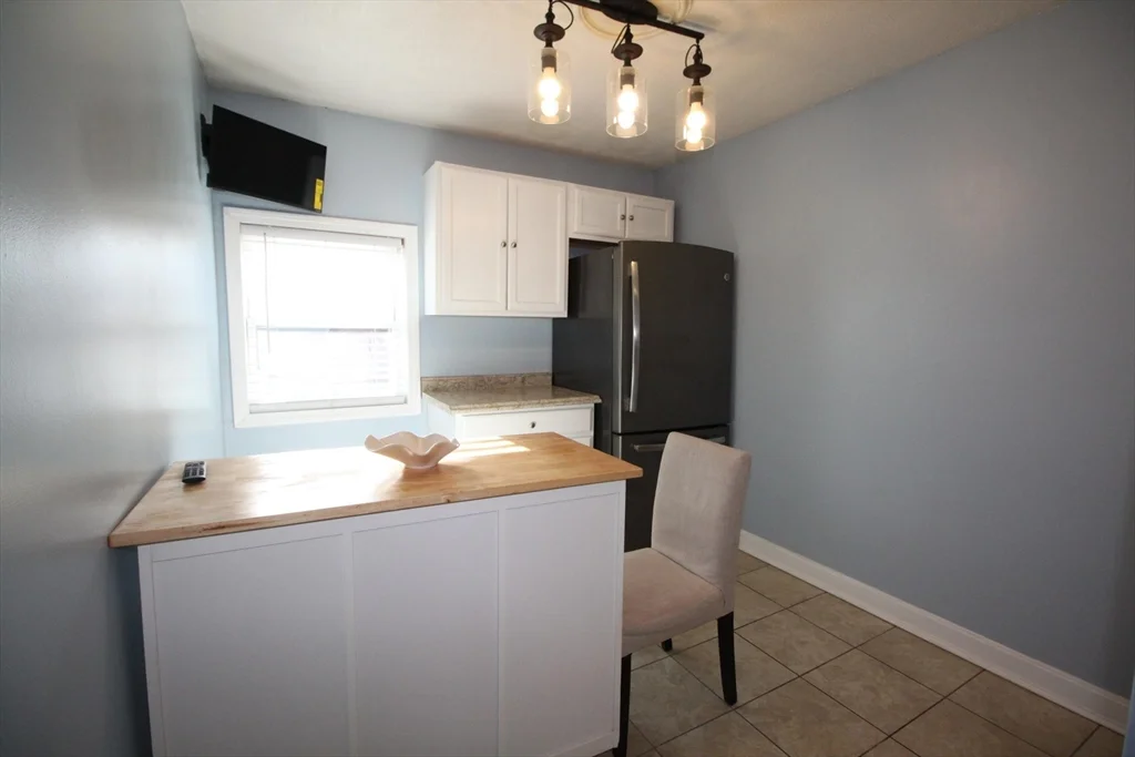 3 bed, 1 bath apartment for rent at 522 Slade T Unit 2, Fall River — photo 6 of 18