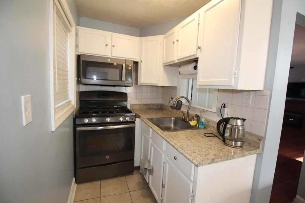 3 bed, 1 bath apartment for rent at 522 Slade T Unit 2, Fall River — photo 8 of 18