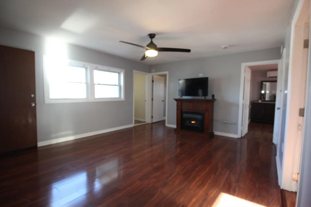 3 bed, 1 bath apartment for rent at 522 Slade T Unit 2, Fall River — photo 3 of 18