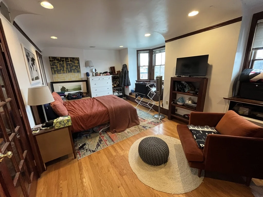 1 bed, 1 bath apartment for rent at 523 Columbus Ave Unit G, South End