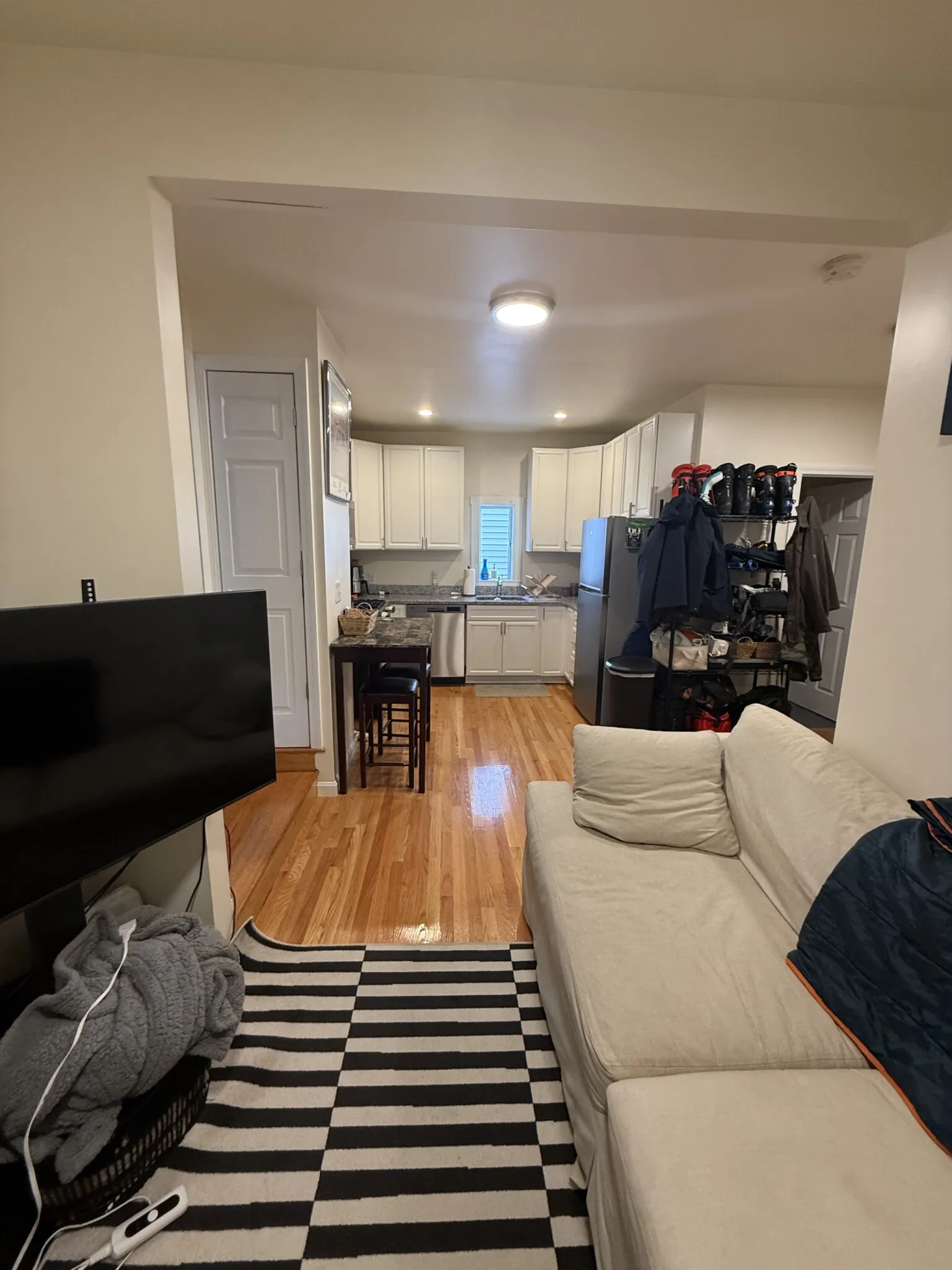 2 bed, 1 bath apartment for rent at 523 3rd St Unit 2f, South Boston