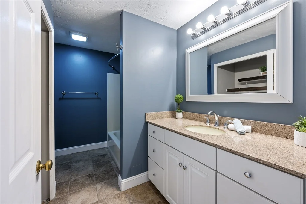 2 bed, 1 bath apartment for rent at 523 Washington St Unit C2, Pembroke — photo 20 of 33