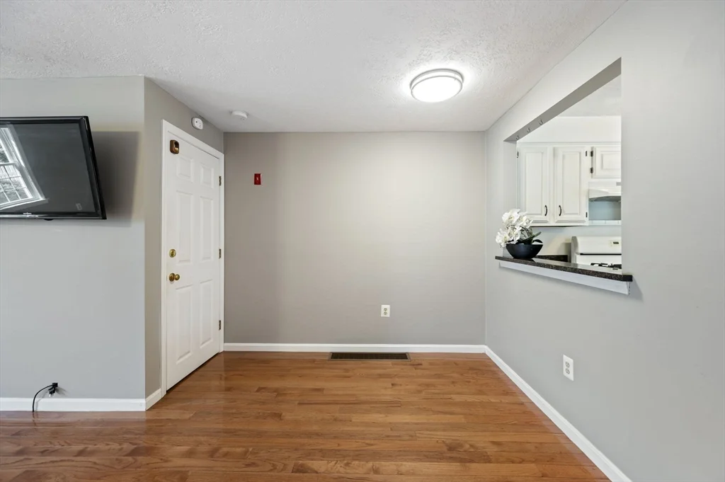 2 bed, 1 bath apartment for rent at 523 Washington St Unit C2, Pembroke — photo 8 of 33