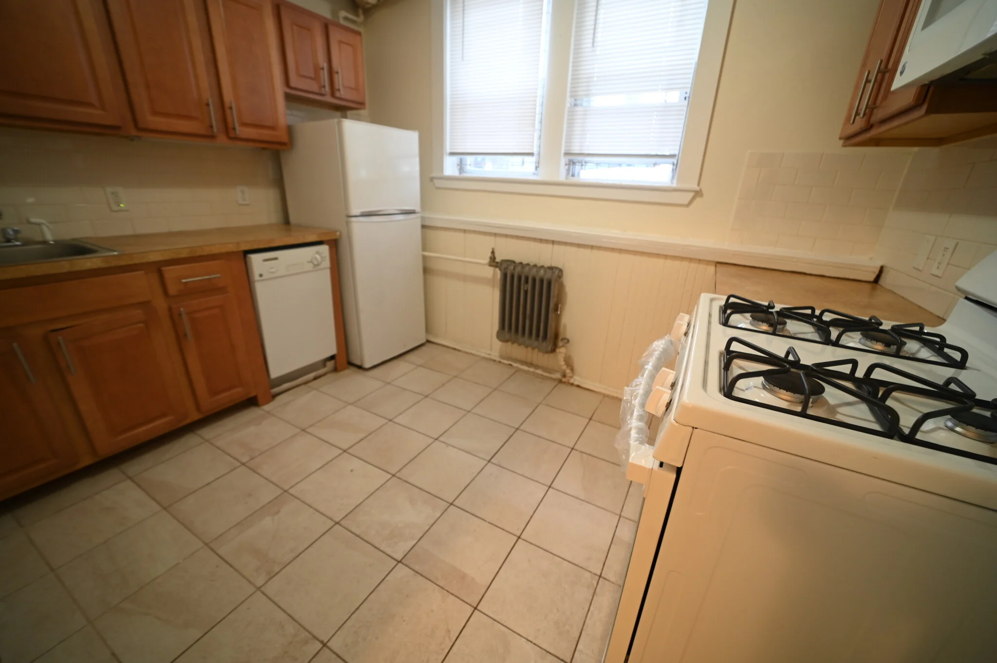 2 bed, 1 bath apartment for rent at 524 Cambridge St Unit 1, Allston — photo 2 of 7
