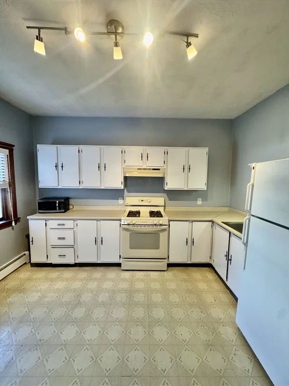 1 bed, 1 bath apartment for rent at 524 East 7th St Unit 1, South Boston — photo 3 of 22