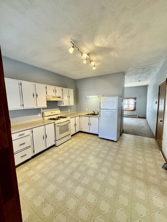 1 bed, 1 bath apartment for rent at 524 East 7th St Unit 1, South Boston — photo 5 of 22