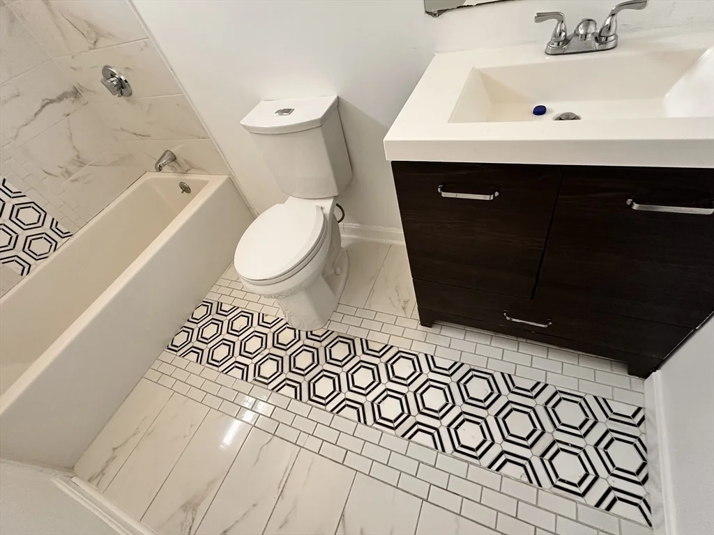 3 bed, 2 bath apartment for rent at 524 Howard St Unit 2, Lawrence — photo 20 of 28