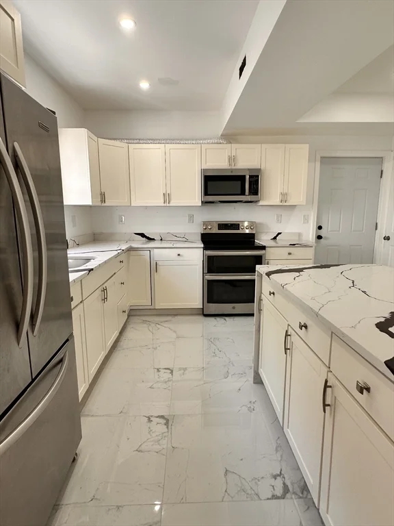3 bed, 2 bath apartment for rent at 524 Howard St Unit 2, Lawrence — photo 4 of 28