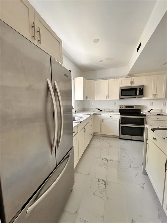 3 bed, 2 bath apartment for rent at 524 Howard St Unit 2, Lawrence — photo 5 of 28