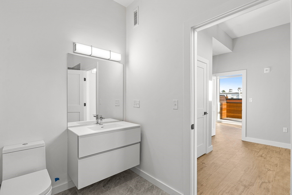 1 bed, 1 bath apartment for rent at 524 Main St Unit 10, Melrose — photo 2 of 21