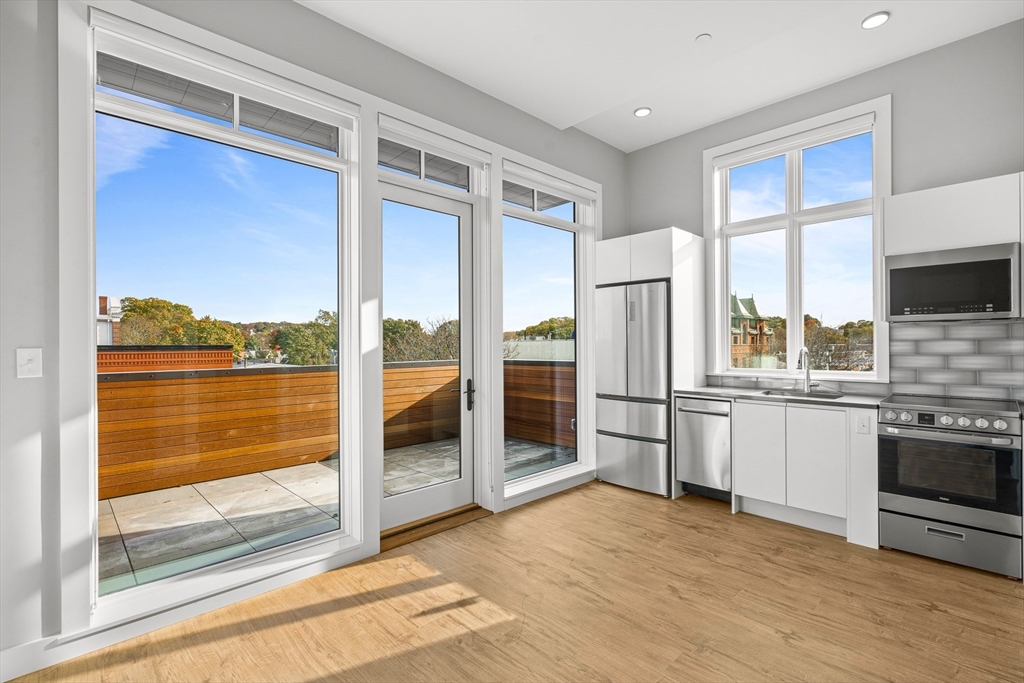 1 bed, 1 bath apartment for rent at 524 Main St Unit 10, Melrose — photo 1 of 21
