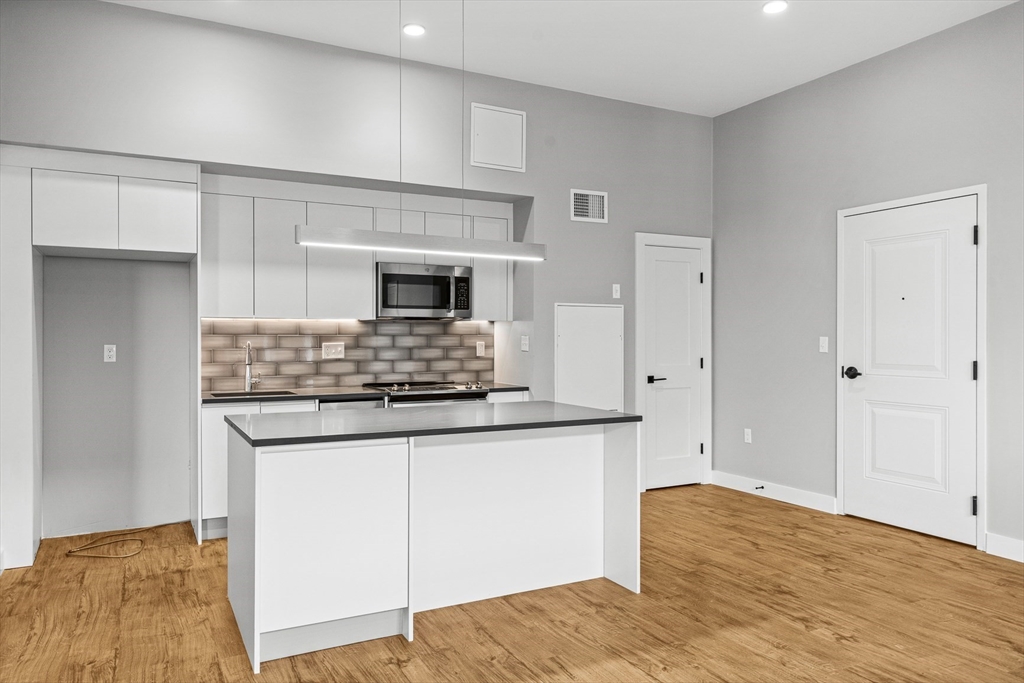 1 bed, 1 bath apartment for rent at 524 Main St Unit 8, Melrose — photo 2 of 18