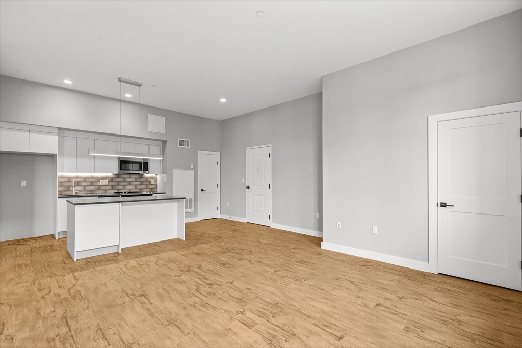 1 bed, 1 bath apartment for rent at 524 Main St Unit 8, Melrose — photo 8 of 18