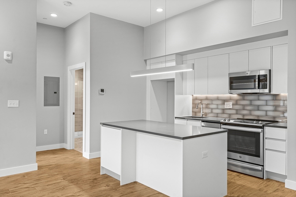 1 bed, 1 bath apartment for rent at 524 Main St Unit 8, Melrose — photo 4 of 18