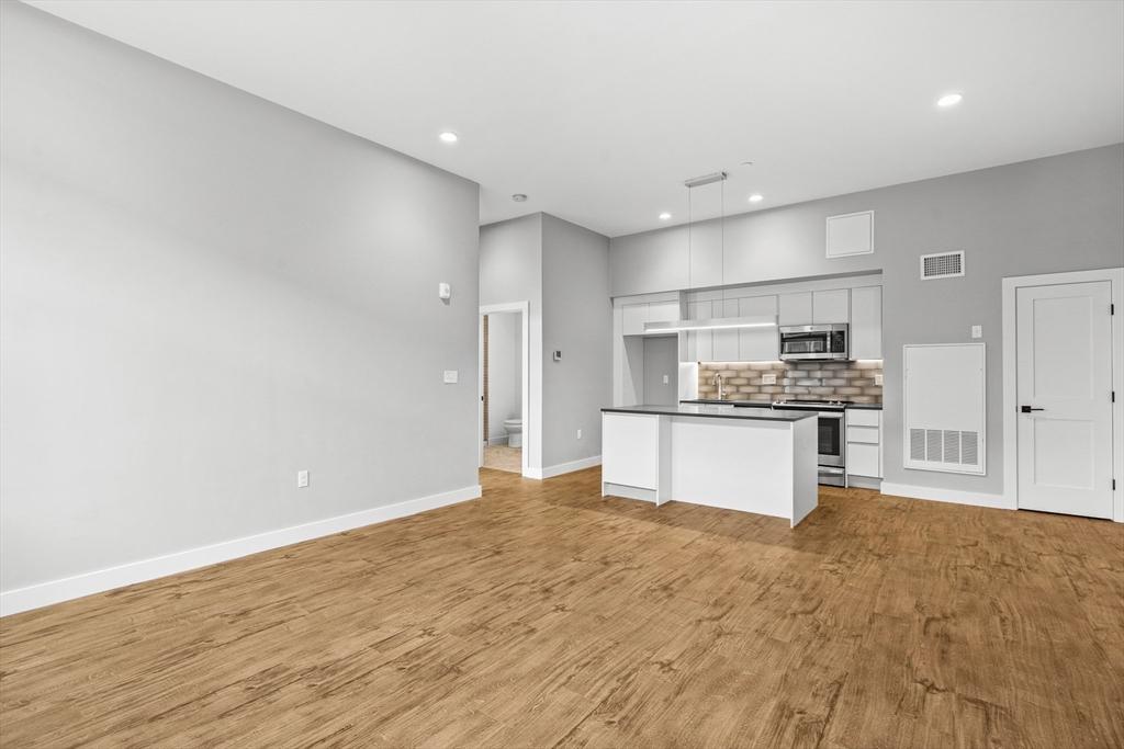 1 bed, 1 bath apartment for rent at 524 Main St Unit 8, Melrose — photo 6 of 18