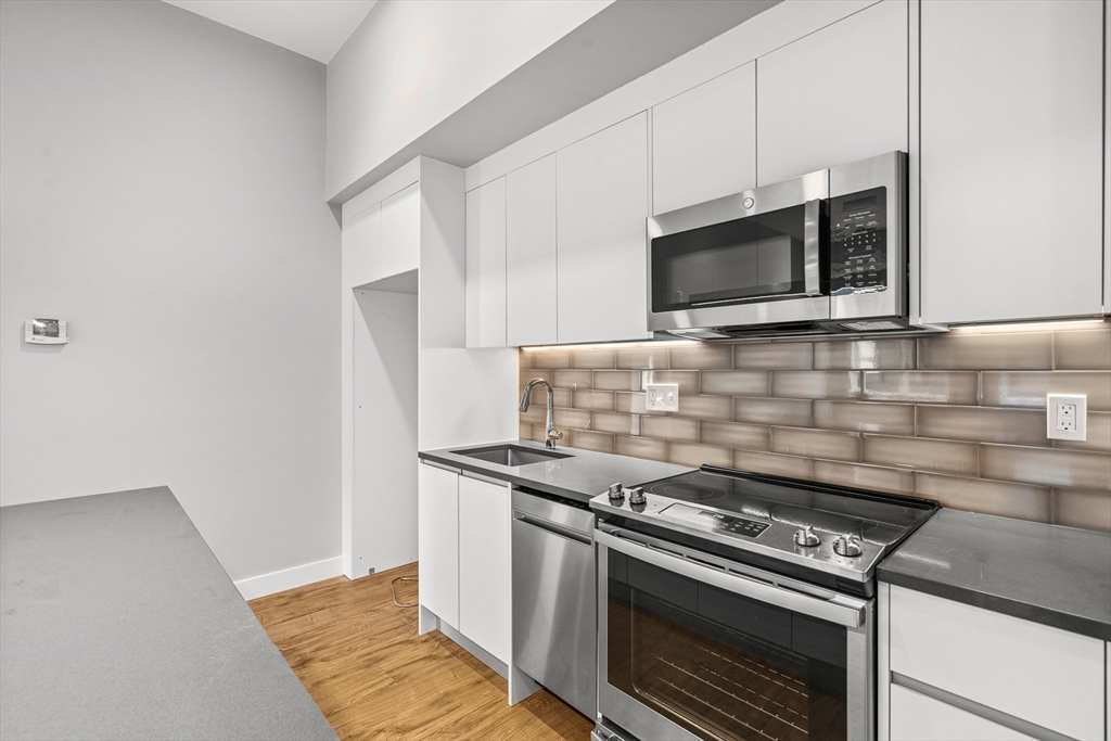 1 bed, 1 bath apartment for rent at 524 Main St Unit 8, Melrose — photo 3 of 18