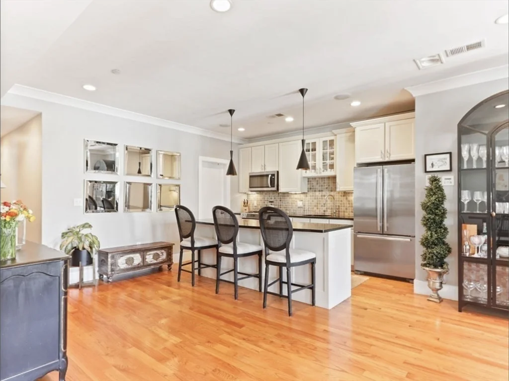 2 bed, 2 bath apartment for rent at 525 E 7th St Unit 5, South Boston — photo 3 of 24