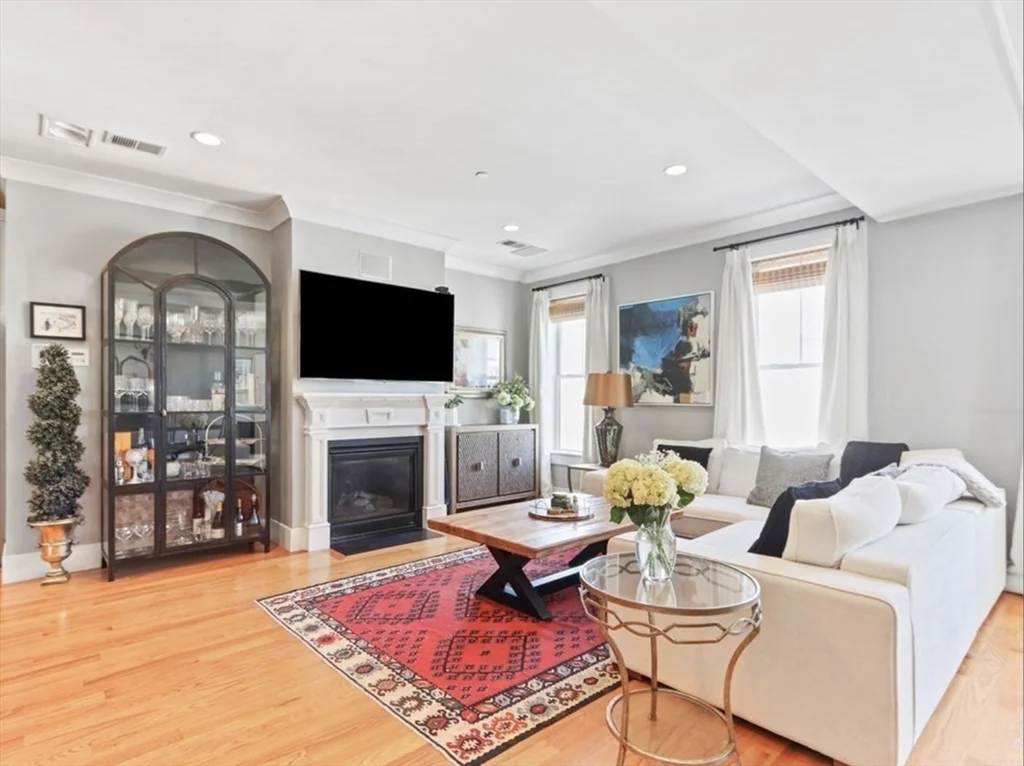 2 bed, 2 bath apartment for rent at 525 E 7th St Unit 5, South Boston — photo 5 of 24