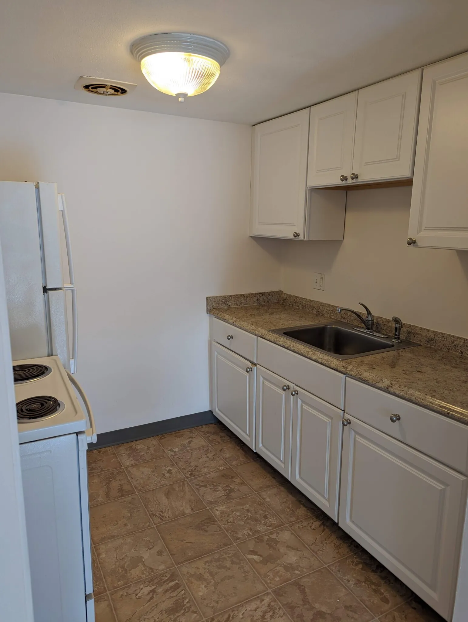 2 bed, 1 bath apartment for rent at 525 Highland Ave Unit 11, Malden — photo 4 of 14