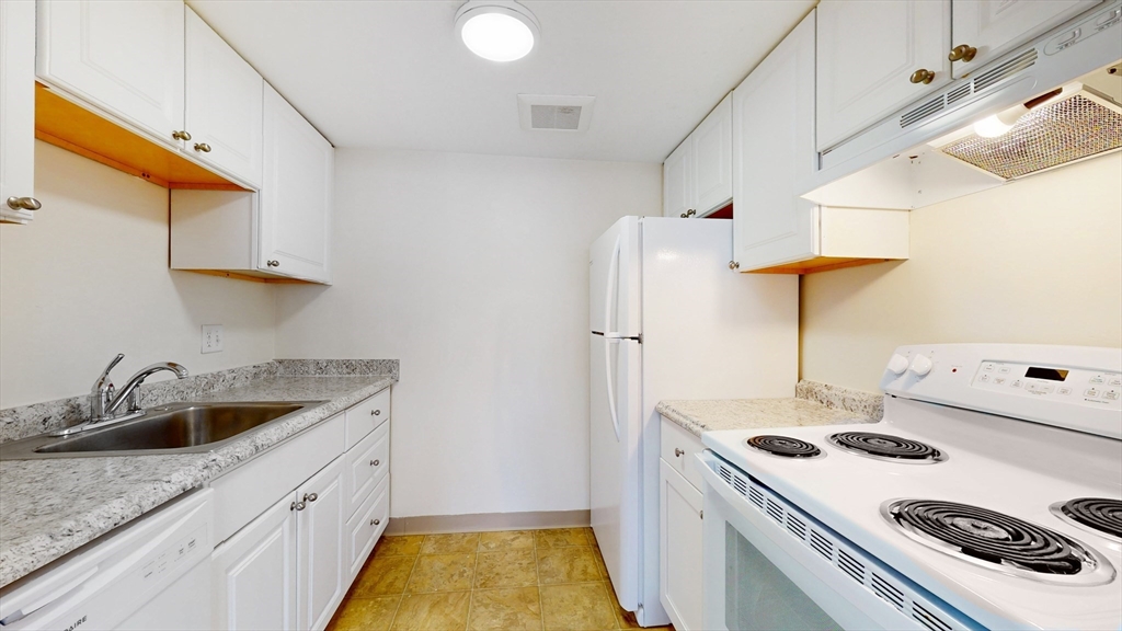 2 bed, 1 bath apartment for rent at 525 Highland Ave Unit 26, Malden — photo 7 of 16