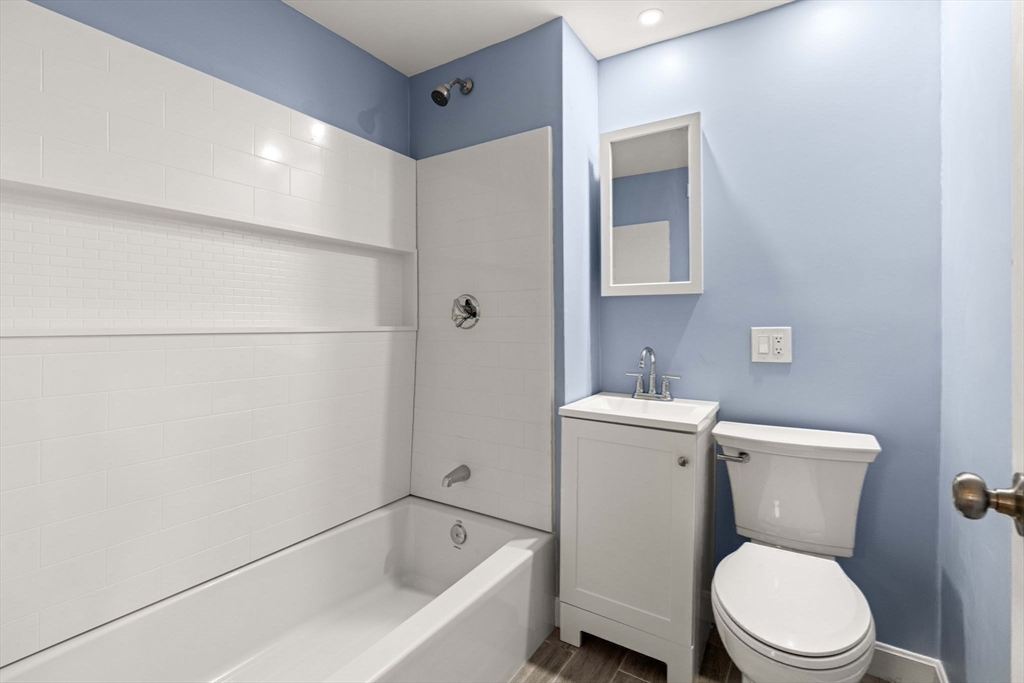 3 bed, 1 bath apartment for rent at 526 E 5th St Unit 2, South Boston — photo 25 of 27