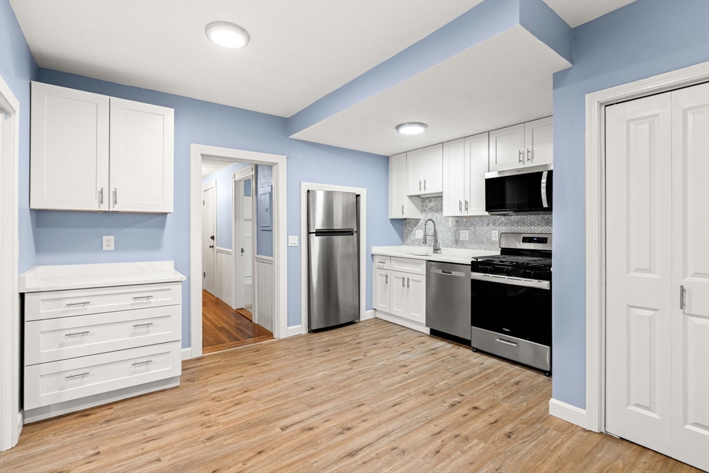 3 bed, 1 bath apartment for rent at 526 E 5th St Unit 2, South Boston — photo 3 of 27