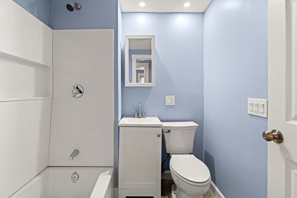 3 bed, 1 bath apartment for rent at 526 E 5th St Unit 2, South Boston — photo 24 of 27