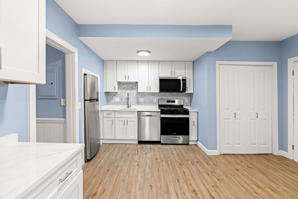 3 bed, 1 bath apartment for rent at 526 E 5th St Unit 2, South Boston — photo 2 of 27