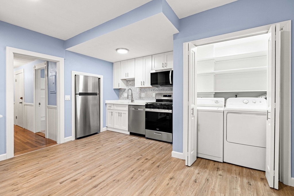 3 bed, 1 bath apartment for rent at 526 E 5th St Unit 2, South Boston — photo 4 of 27