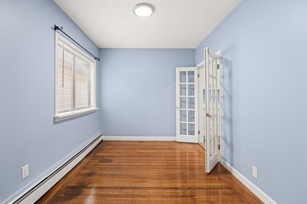3 bed, 1 bath apartment for rent at 526 E 5th St Unit 2, South Boston — photo 8 of 27