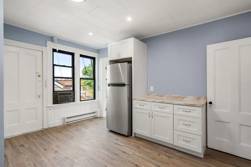 3 bed, 1 bath apartment for rent at 526 E 5th St Unit 3, South Boston — photo 12 of 24
