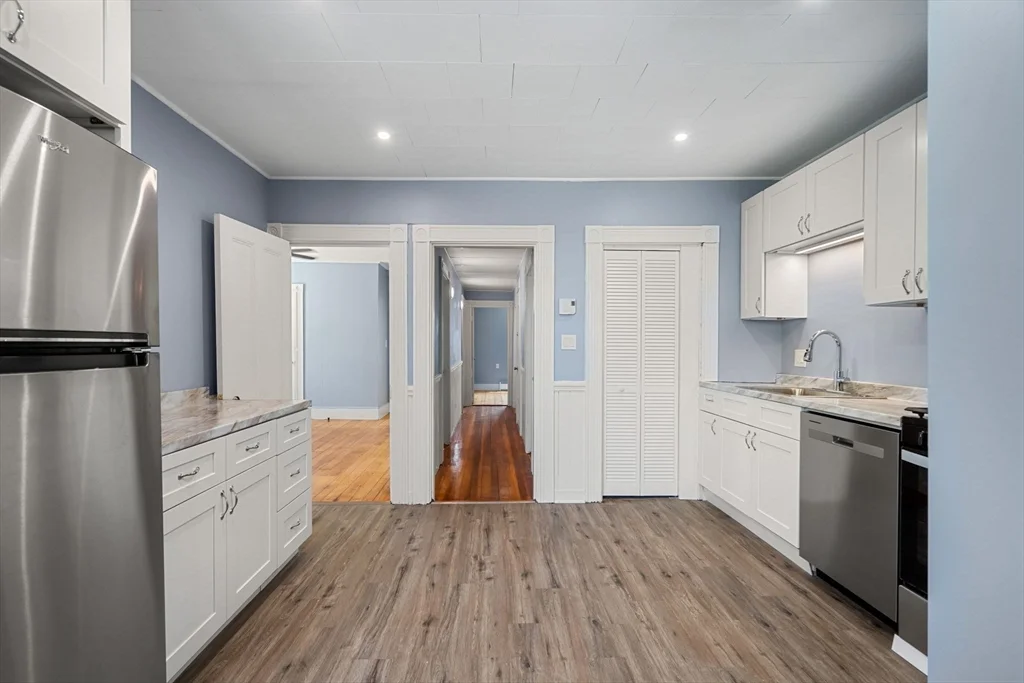 3 bed, 1 bath apartment for rent at 526 E 5th St Unit 3, South Boston — photo 13 of 24