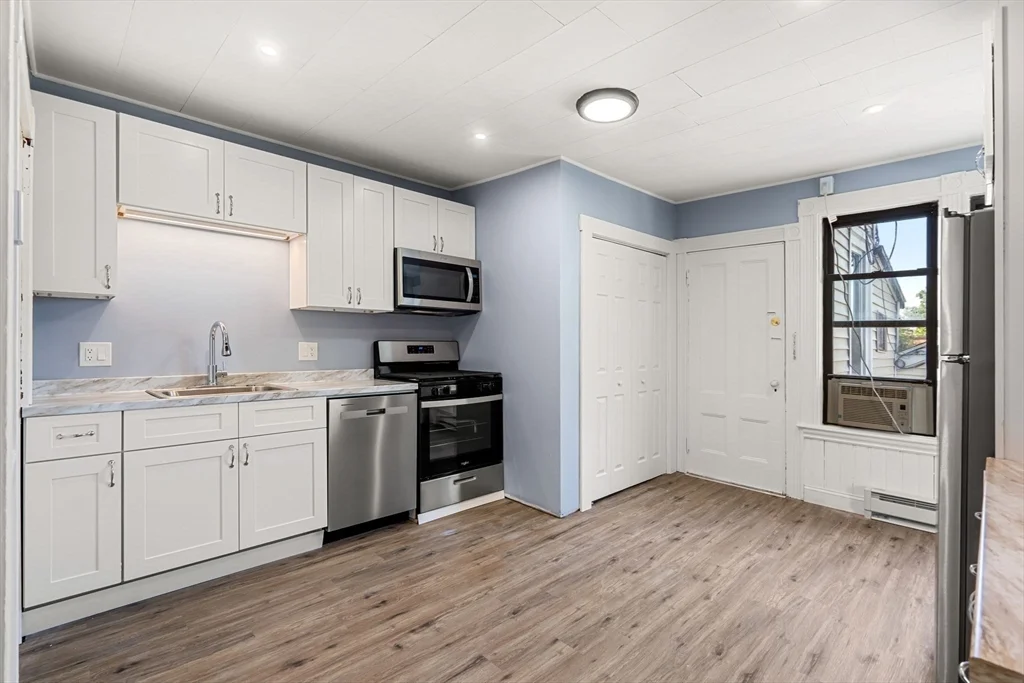 3 bed, 1 bath apartment for rent at 526 E 5th St Unit 3, South Boston — photo 11 of 24