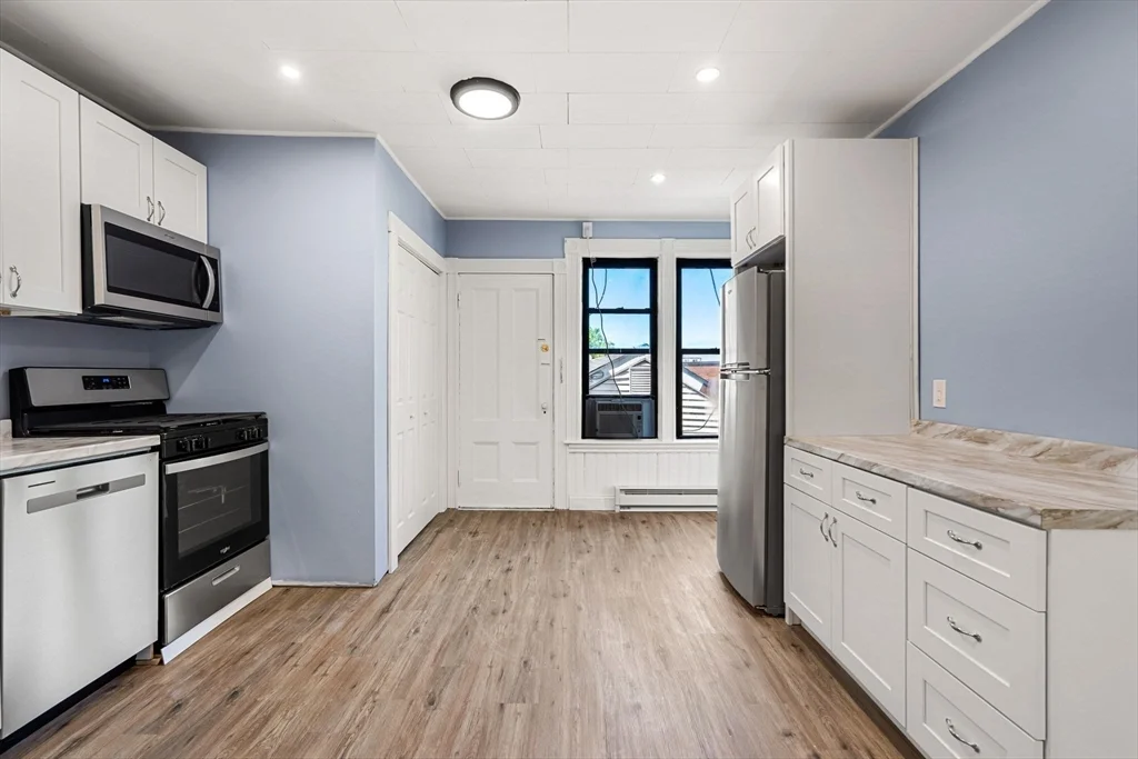 3 bed, 1 bath apartment for rent at 526 E 5th St Unit 3, South Boston — photo 8 of 24